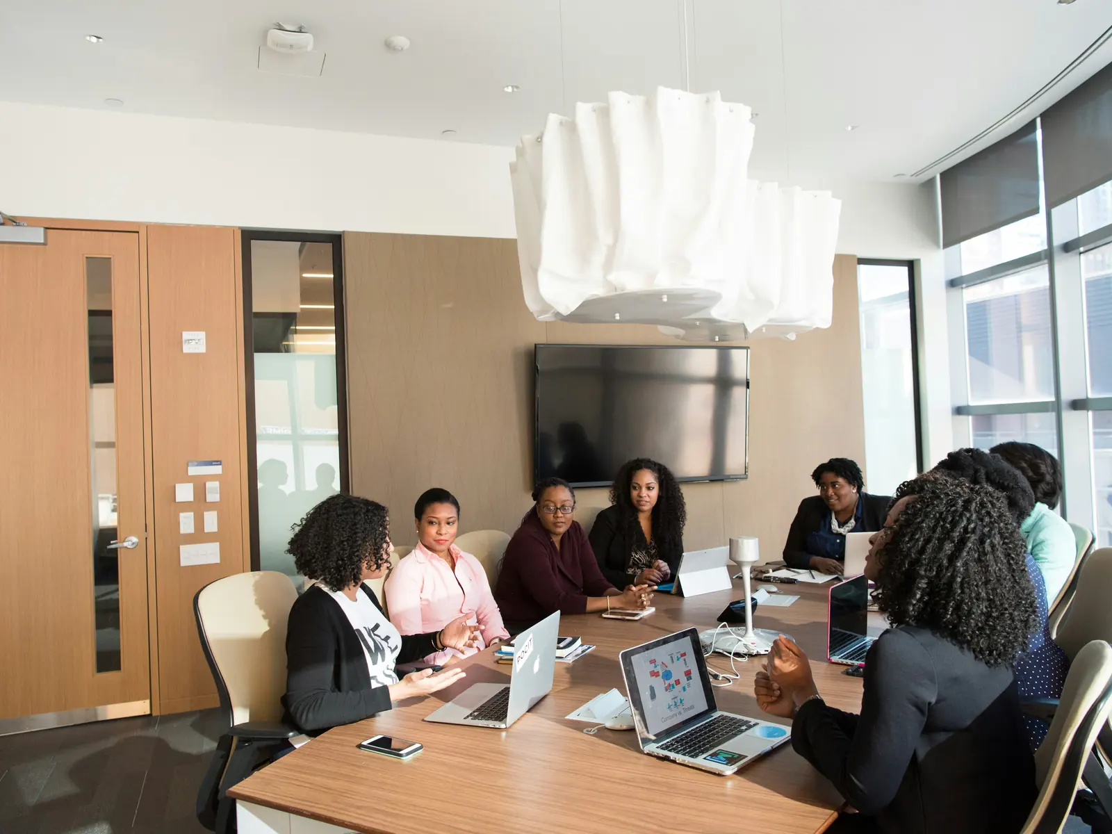 Groupe de professionnels en réunion de formation — photographie d’illustration